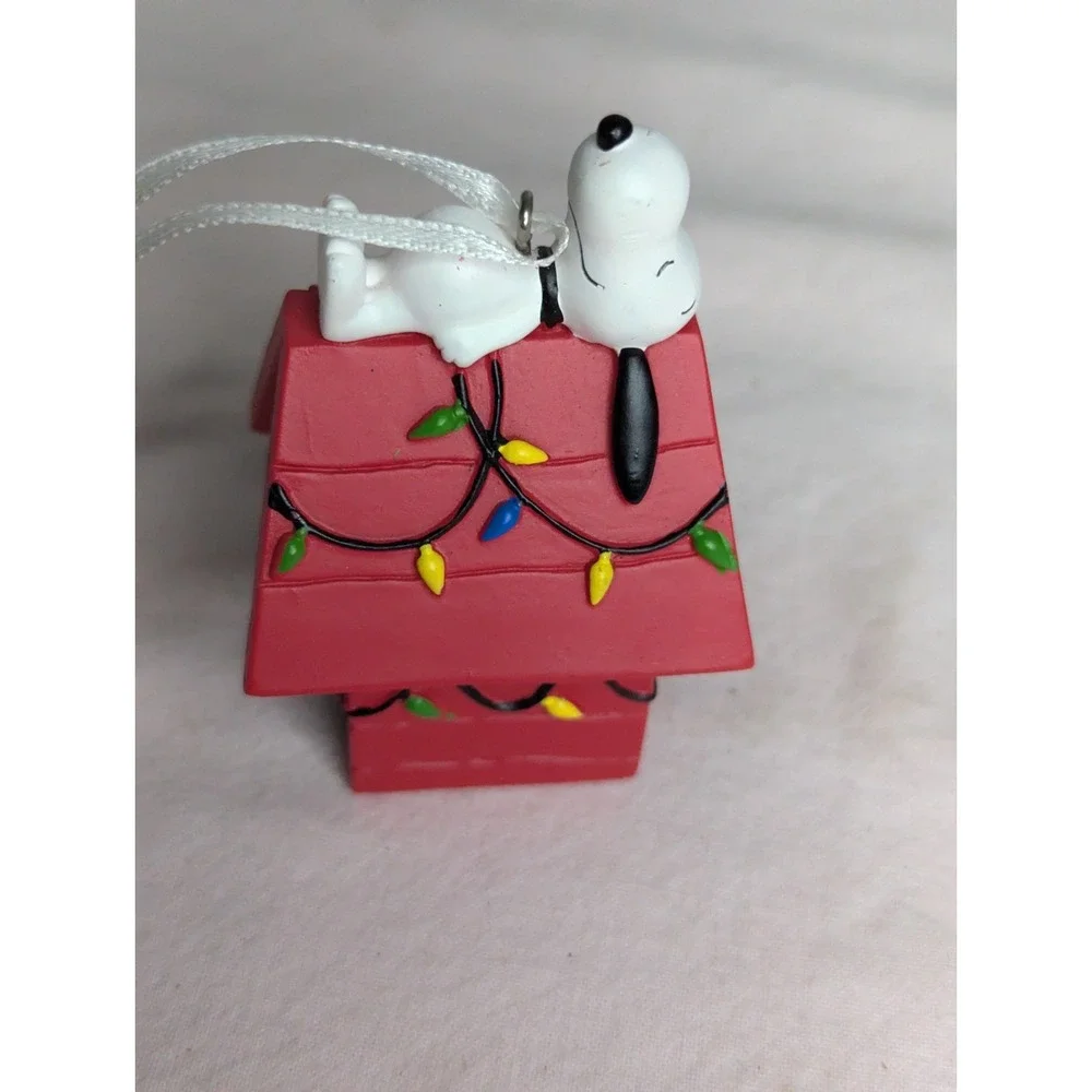 Peanuts Worldwide Snoopy on top 1st place Christmas‎ Decorated doghouse ornament